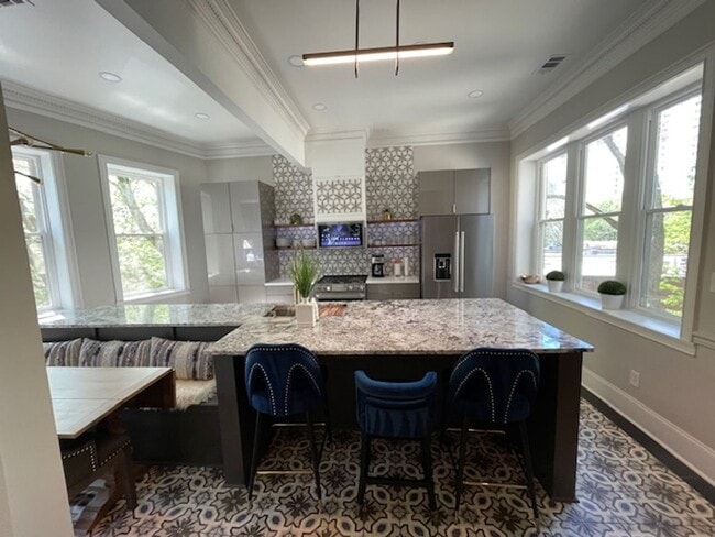 Building Photo - Stunning Furnished 3 Bedroom 3 Bath Condominium ON Piedmont Park!