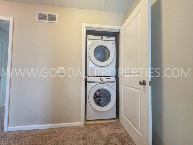 Building Photo - West Des Moines Townhome with Garden Space, Flex Room & Waukee Schools