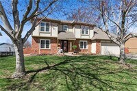 Building Photo - Huge Home in Raintree Lake!!!
