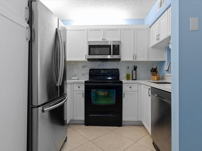 Building Photo - 5415 Verona Dr