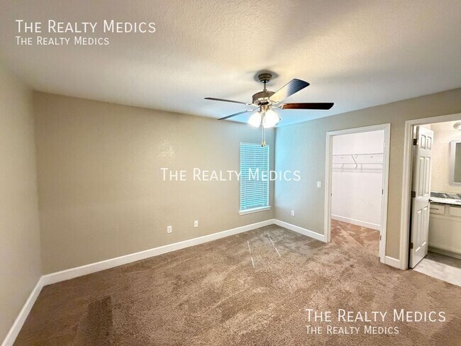 Building Photo - 2736 SW 161st Loop