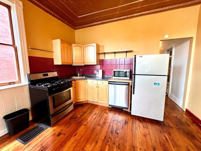 Building Photo - 5735 Howe St