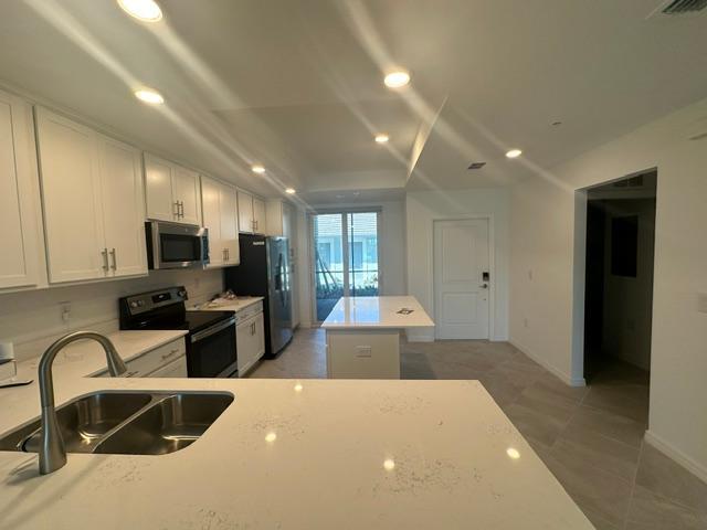 Building Photo - 12240 Wellen Golf St