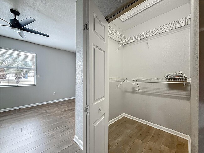 Building Photo - 2505 NW 31st Ct