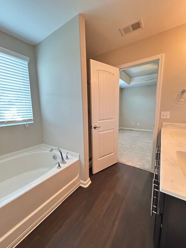 Building Photo - First month FREE! 3 Bedroom/ 2.5 Bathroom Berwick area in Savannah, GA