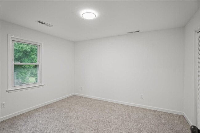 Building Photo - 2321 Queen Ann Rd