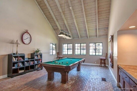 Building Photo - 8870 Villa La Jolla Dr