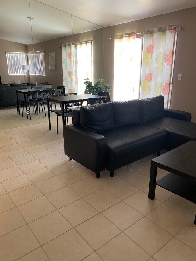 Building Photo - RENT READY!!! 3 BED 2 BATH IN NORTH LAS VEGAS!