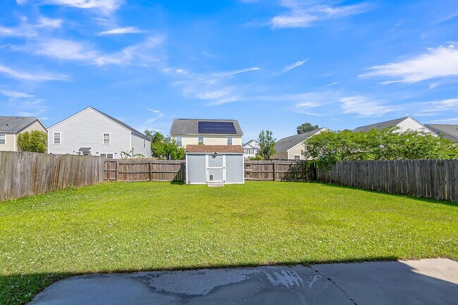Building Photo - Charming 3BR Home with Private Fenced Backyard in Hunter’s Bend – Move-In Ready!