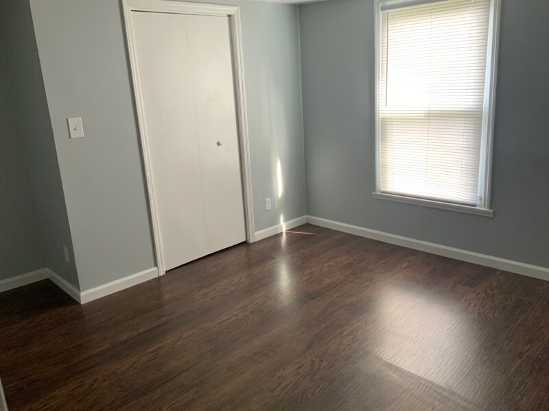 Building Photo - 1545 Oakwood St