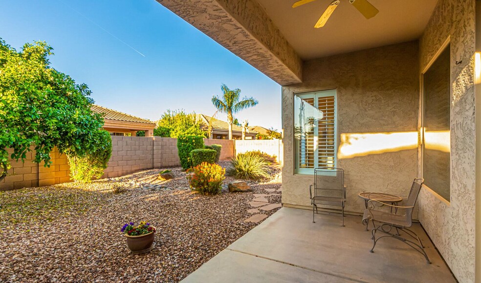 Building Photo - 892 W Raven Dr