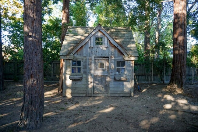 Building Photo - 30 Genevra Rd