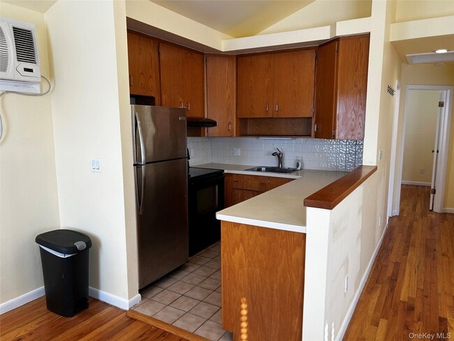 Building Photo - 8 Hickory Rd