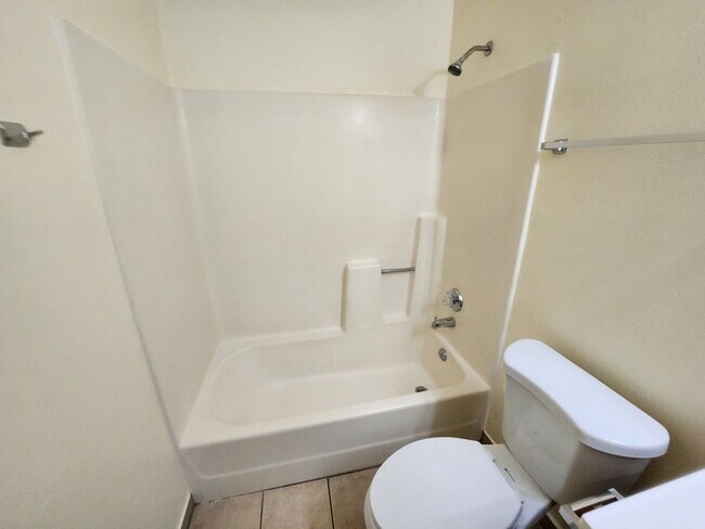 Building Photo - 2725 E Tierra Buena Ln