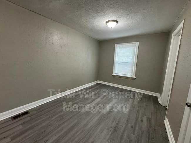 Building Photo - 2139 Kappel Dr