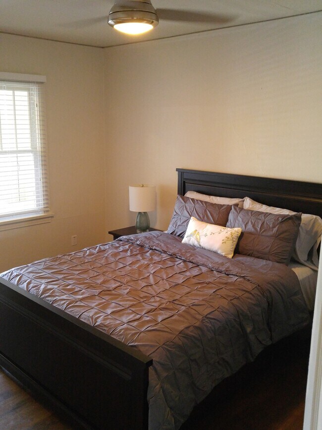 Building Photo - 170-704-708 Broadway Duplex, Bend