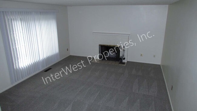 Building Photo - MCCA01