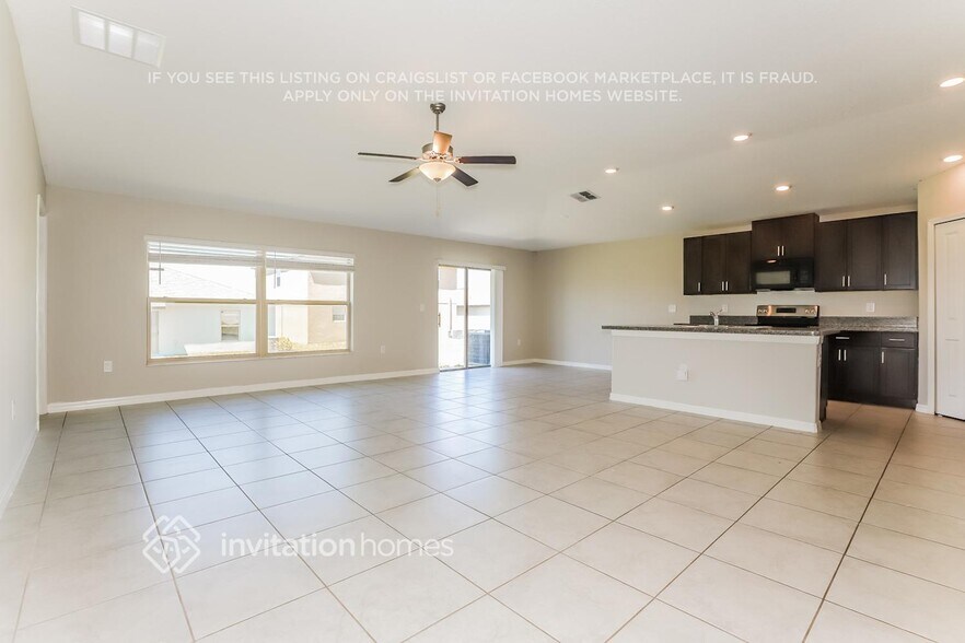 Building Photo - 1585 Blue Rose Dr