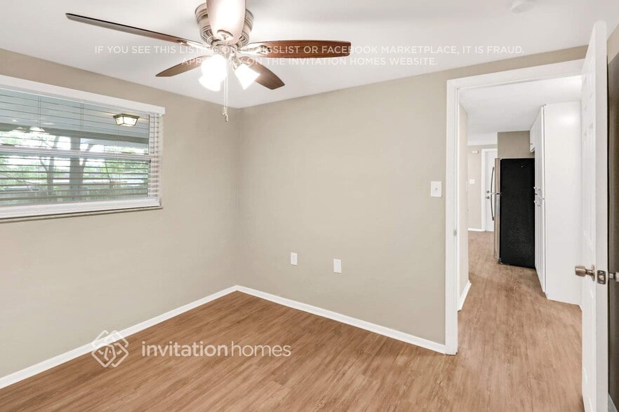 Building Photo - 9410 Rainbow Ln