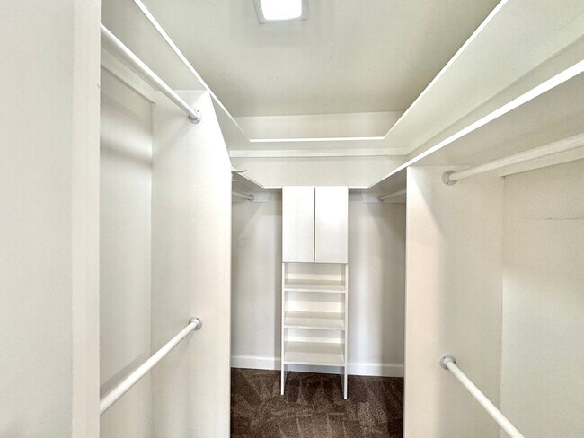 Building Photo - Must See! Beautiful 2 Bed / 2 Bath in La J...