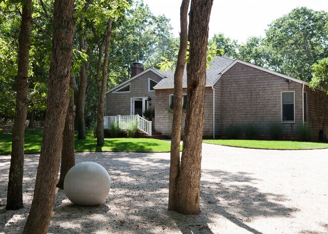Building Photo - 20 Renees Way