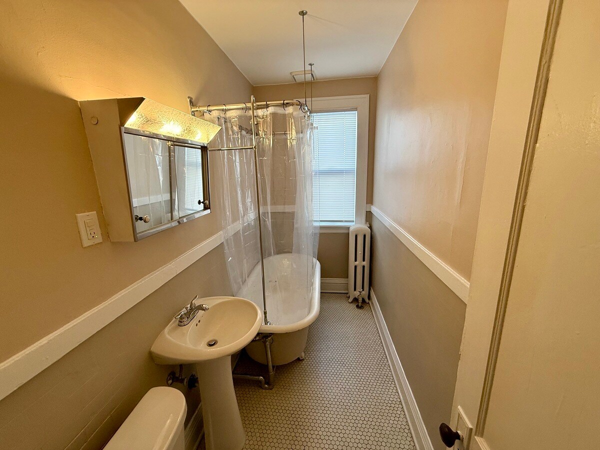 Building Photo - 3741 Harriet Ave