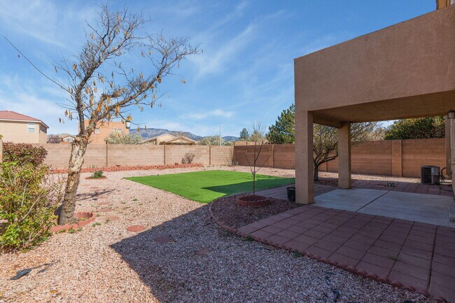 Building Photo - 7351 Sidewinder Dr NE