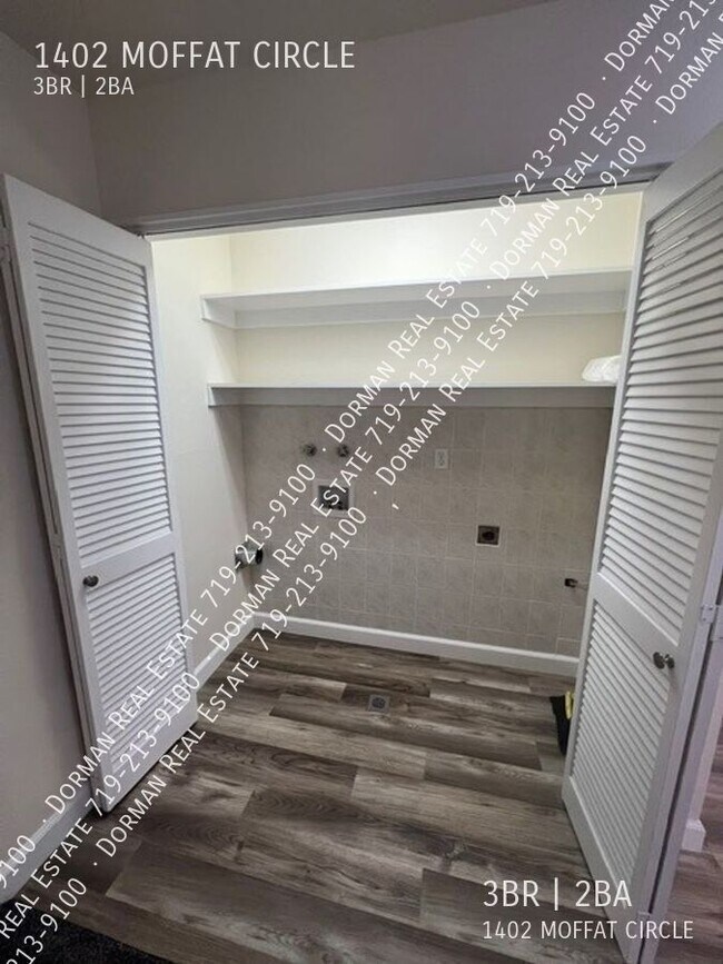 Building Photo - 1402 Moffat Cir