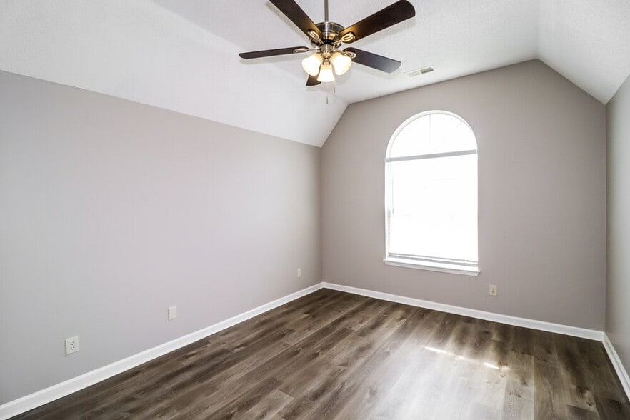 Building Photo - 1052 Mossy Knoll Dr