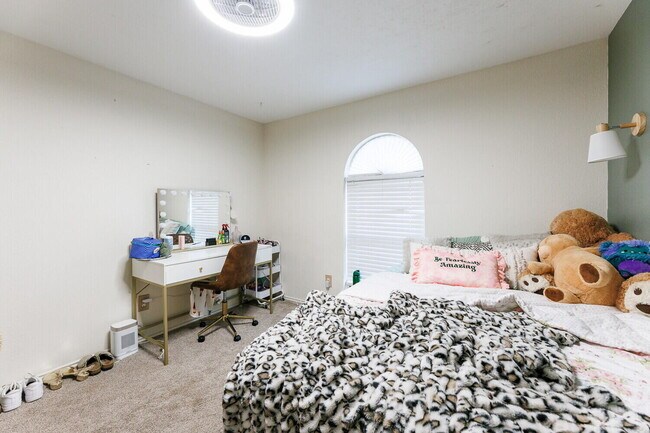 Building Photo - 6037 72nd St