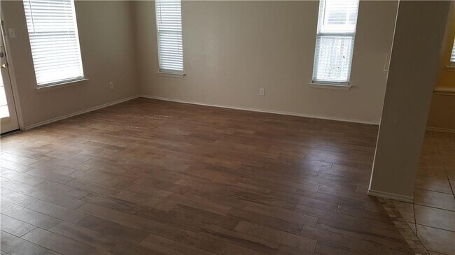 Building Photo - 104 N Treasure Oaks Dr