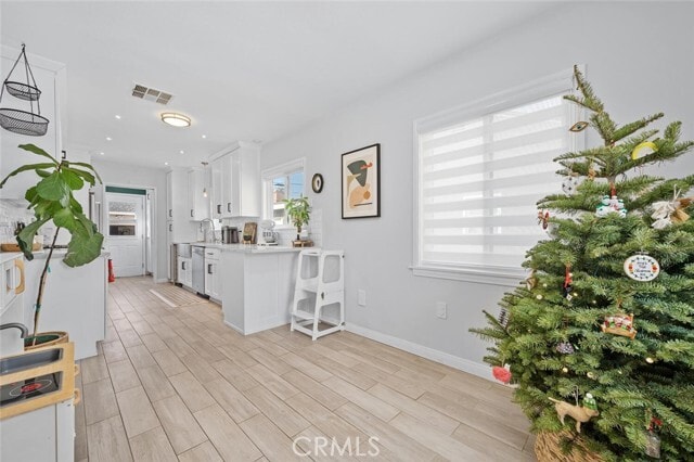 Building Photo - 5049 Adenmoor Ave