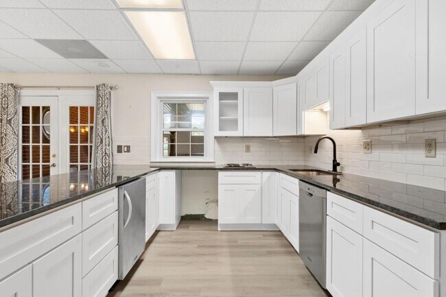 Building Photo - 4101 Lakeland Hills Dr