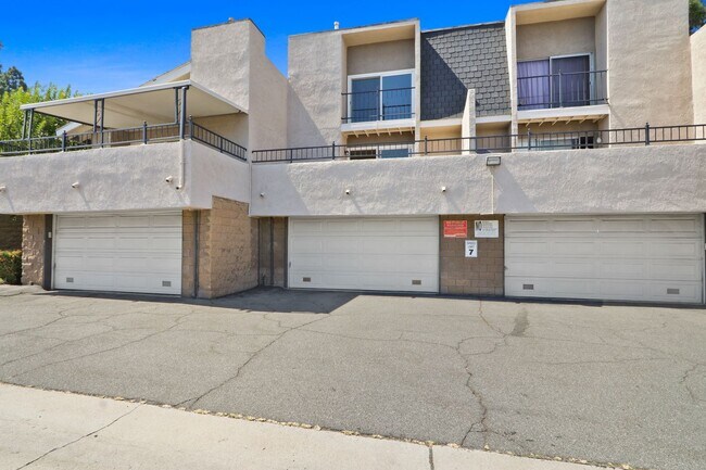 Building Photo - Recently Renovated Multi-Level Condo