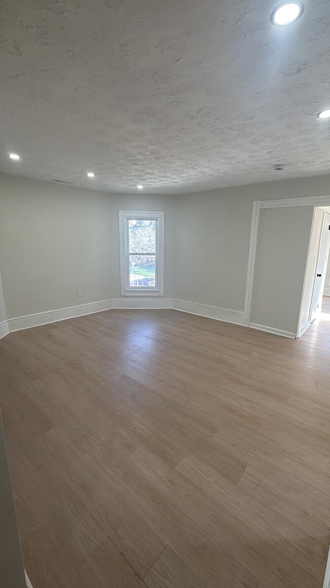 Building Photo - 3202 Bradwell Ave