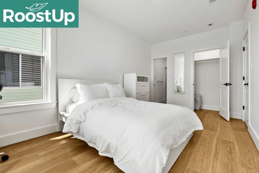 Building Photo - Furnished Private Bedroom with Private Bath in East Boston!