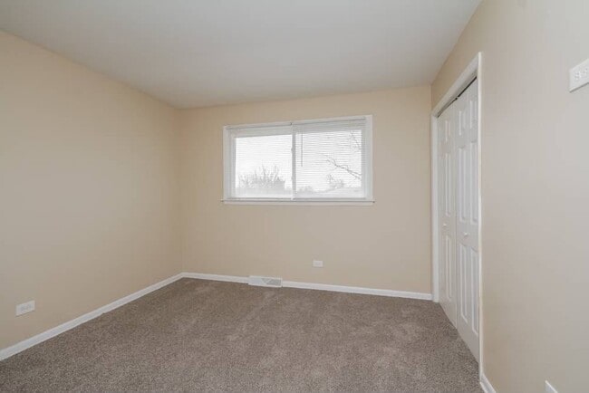 Building Photo - 17342 Oriole Ave
