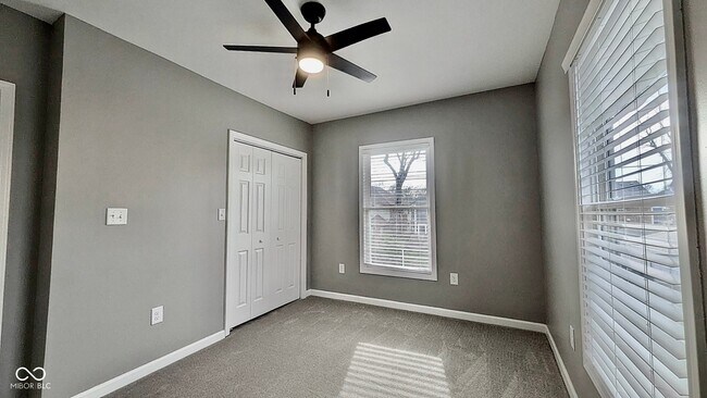 Building Photo - 3256 Ruckle St