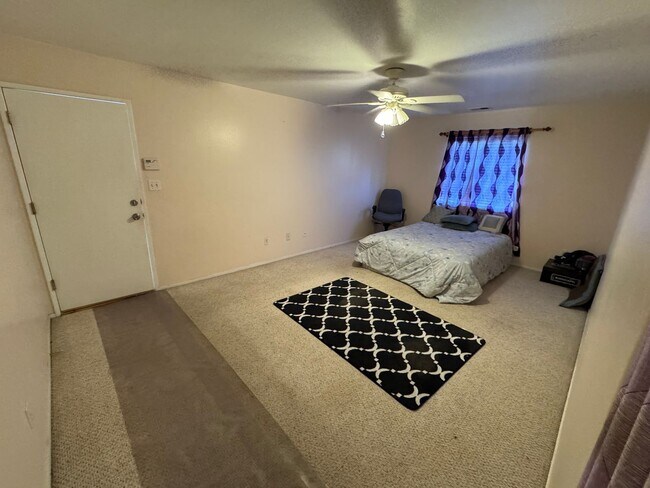 Building Photo - Great Family Home in Southwest Bakersfield