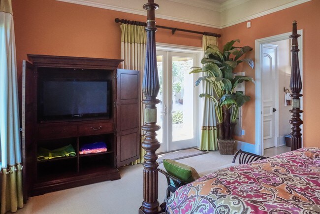 Building Photo - 1363 Oceanview Dr