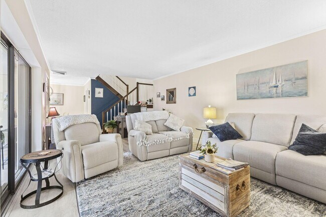 Building Photo - 5674 SE Riverboat Dr