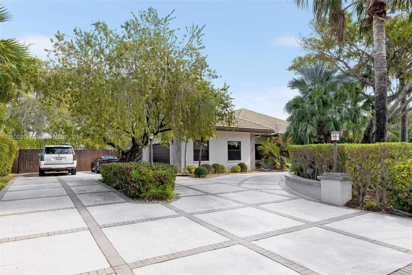 Building Photo - 655 Hibiscus Dr