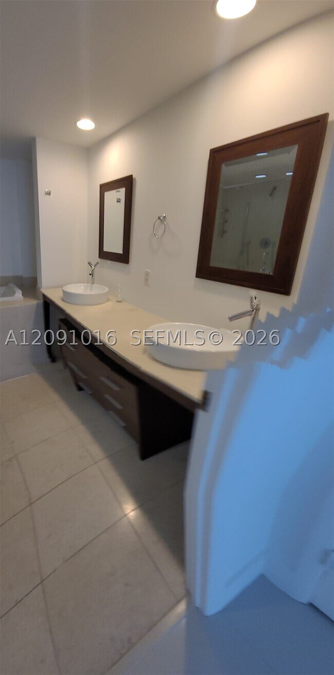 Building Photo - 475 Brickell Ave