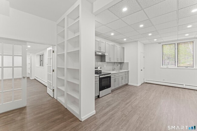Building Photo - 89 Cranbury Dr