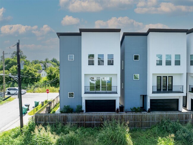 Building Photo - 4124 Buck St