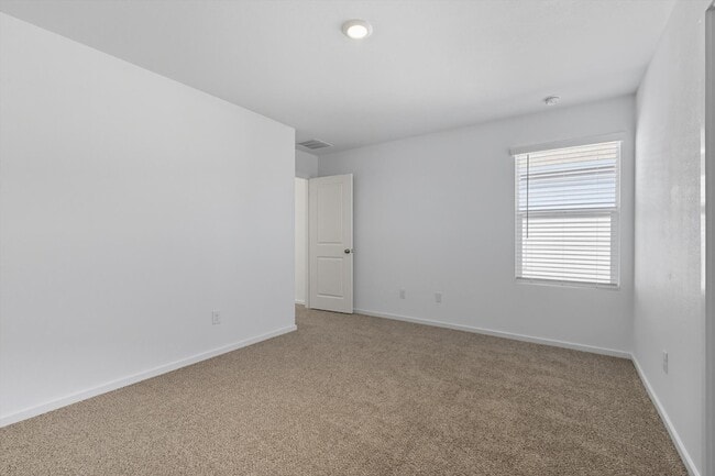 Building Photo - 924 Blue Heron Dr