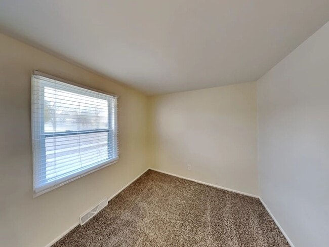 Building Photo - 333 E Center St