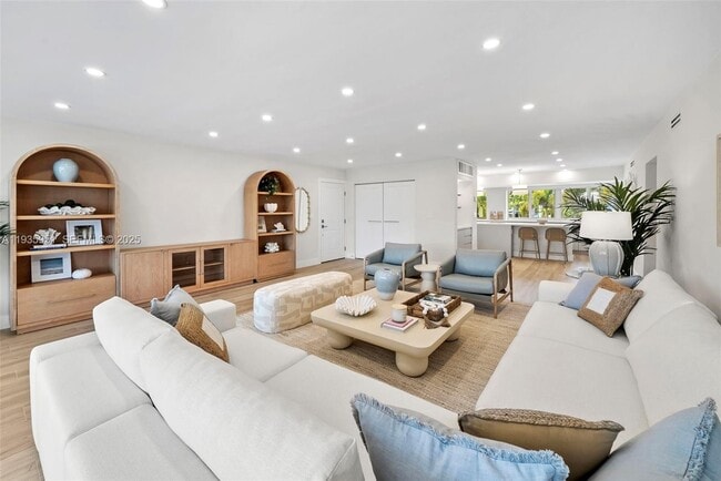 Building Photo - 10001 E Bay Harbor Dr