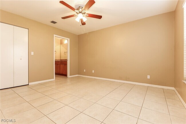 Building Photo - 15619 Sunny Crest Ln