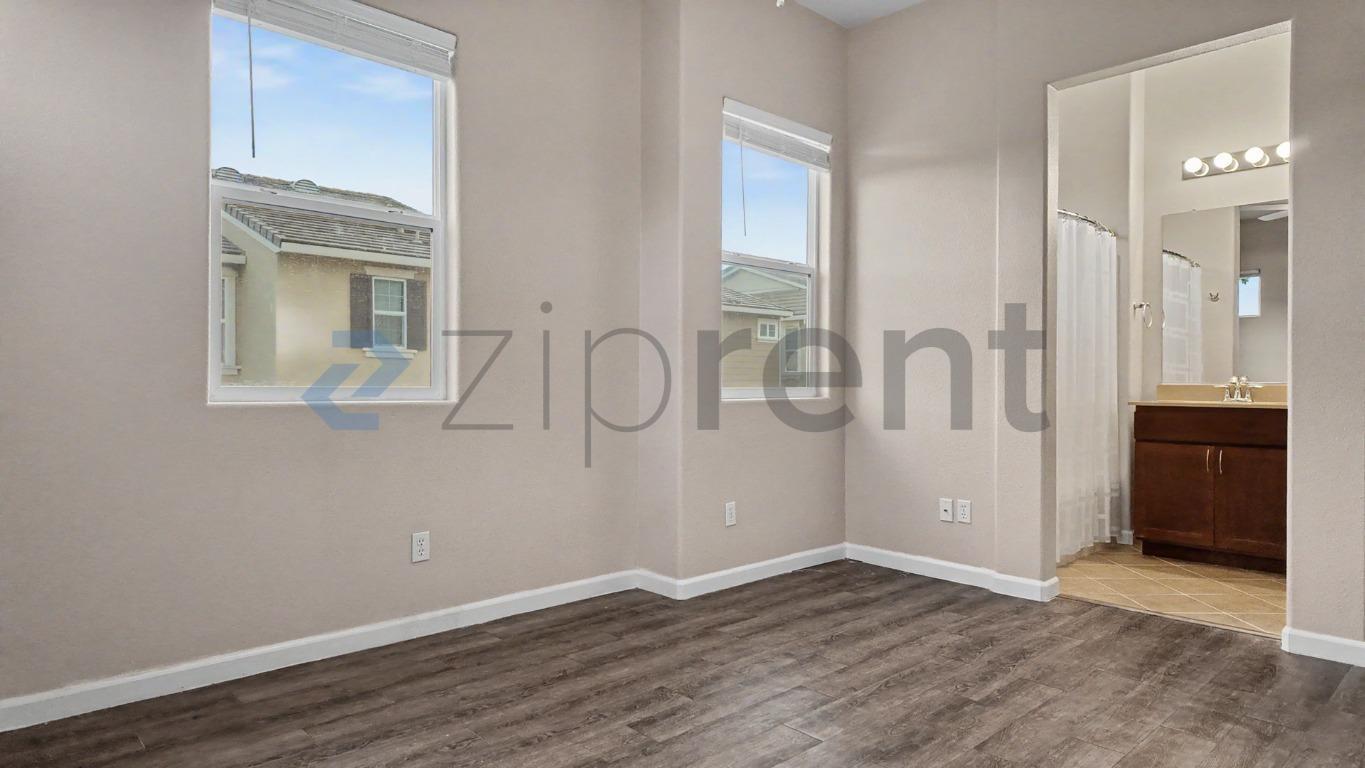 Building Photo - Unit